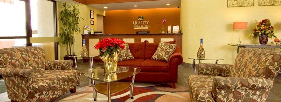 Quality Inn & Suites Kansas City I-435N Near Sports Complex Bagian luar foto